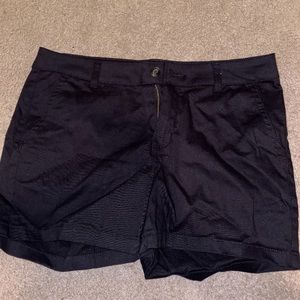 Black Ana Shorts